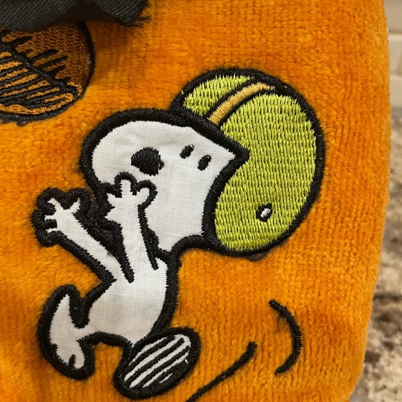 NWT Peanuts Snoopy Fall Football set of two hand towels - Picture 2 of 3